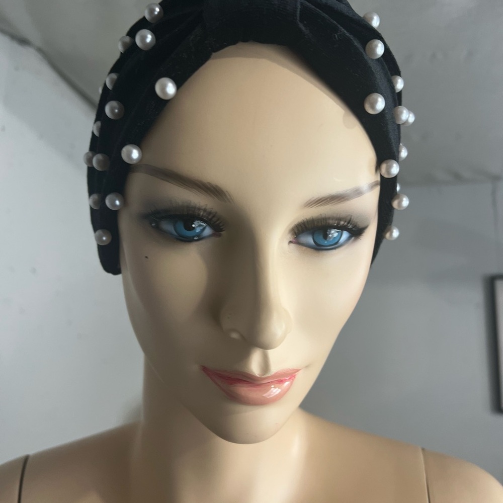 Elegant Black Velvet Pearl-Embellished WideHeadband. NWOT Boutique Item
